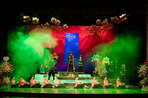 Lần đầu công diễn, 'Chuyện tình Khau Vai' khiến khán giả Hà Nội rơi nước mắt