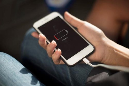Apple bắt đầu tiếp nhận yêu cầu bồi thường của khách hàng với lỗi làm chậm iPhone