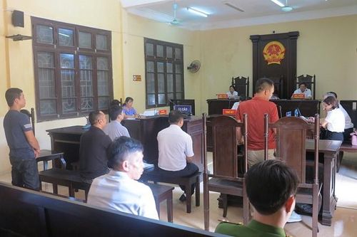 Cán bộ quận ủy kêu oan vì bị cáo buộc chém người
