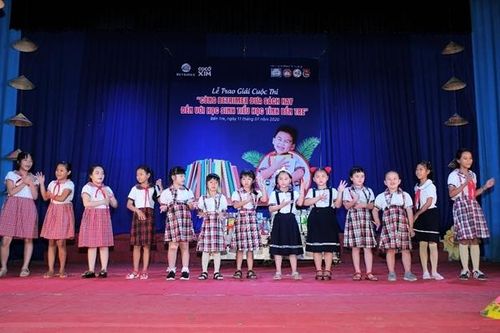 Trao giải 'Cùng Betrimex đưa sách hay đến với học sinh tiểu học tỉnh Bến Tre'