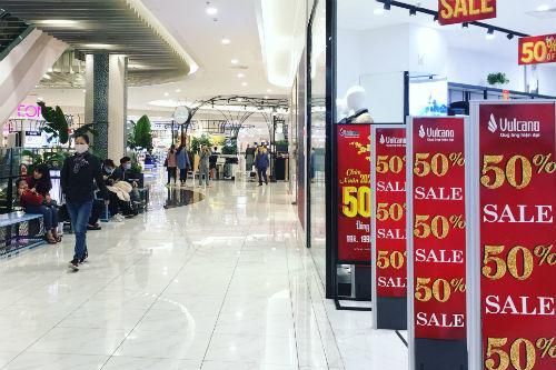 Đồng loạt đóng cửa, trung tâm hàng sang vắng lặng bất ngờ