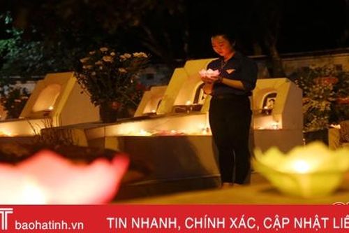 Lắng đọng lễ 'Thắp nến tri ân - Khúc hát anh hùng' tại Ngã ba Đồng Lộc