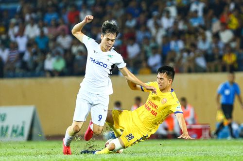 Trước vòng 10 V-League: Người tự tin vô địch, kẻ lo rớt hạng sớm