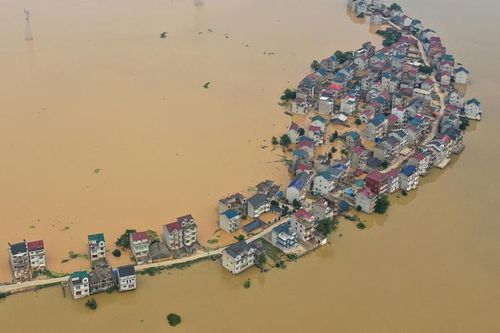 Nước đục ngập khắp Trung Quốc trong trận lũ lụt tồi tệ nhất 30 năm qua
