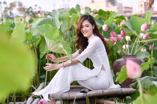 Ngắm cô giáo 9X 4 lần thi hoa khôi
