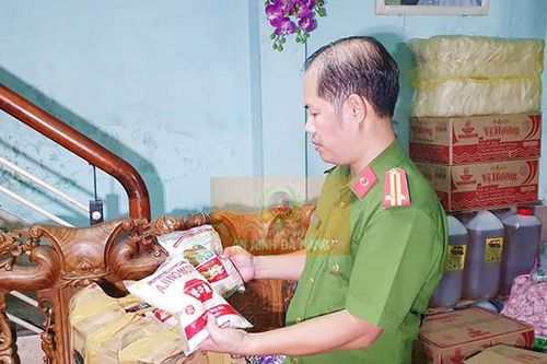 Đà Nẵng: Bắt quả tang cơ sở đóng gói hàng ngàn bao hạt nêm, mì chính giả