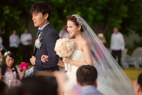 Nam diễn viên có chết cũng không vì tiền đóng phim dở, yêu chiều vợ hơn 10 tuổi là ai?