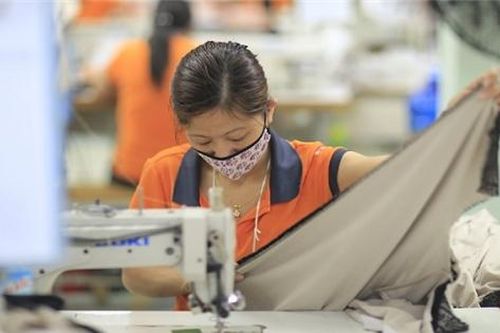 Gần 80% nhà máy dệt may không tuân thủ giờ làm thêm