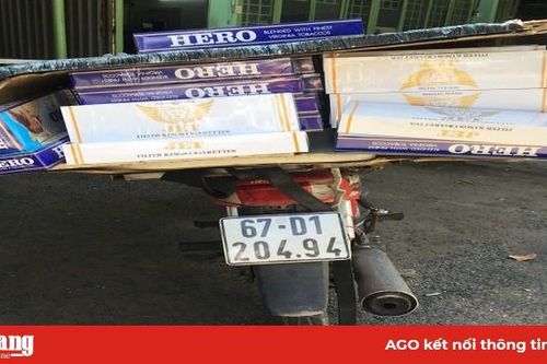 Chở thuốc lá lậu ngụy trang gặp Cảnh sát Giao thông quăng xe bỏ chạy