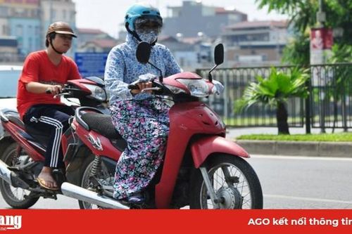 Mặc áo dài, áo chống nắng đi xe máy thế nào cho an toàn
