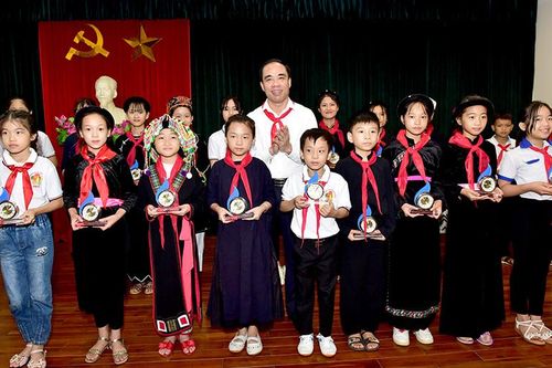 Thường trực Tỉnh ủy gặp mặt đại biểu Cháu ngoan Bác Hồ