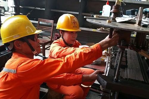 Xí nghiệp Dịch vụ Điện lực Hà Giang: Đẩy mạnh đào tạo tại chỗ, nâng cao chất lượng nguồn nhân lực