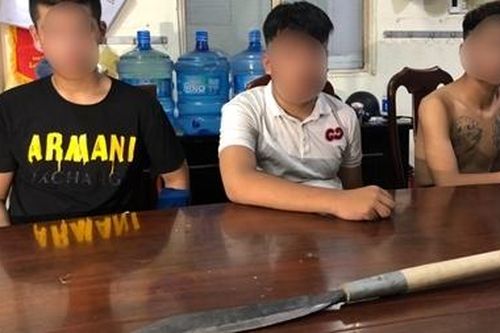 Cảnh sát nổ súng ngăn chặn nhóm thanh niên chém nhau