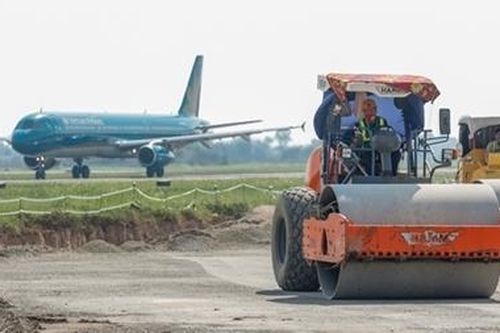 Đại công trường trên đường băng sân bay quốc tế Nội Bài