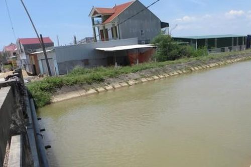 Thiệt mạng vì nửa đêm ra kênh tắm do nóng bức