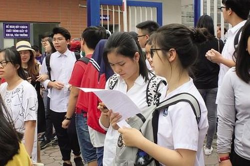 Tuyển sinh vào lớp 10 tại Hà Nội: Trường càng nổi, 'chọi' càng gắt