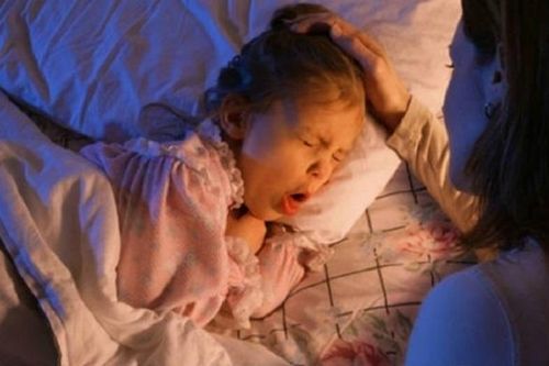 Chăm sóc bé bị ho về đêm