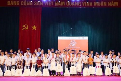 Tiếp sức đến trường cho trẻ em nghèo