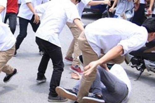 Nam sinh lớp 9 bị đánh tử vong vì bảo vệ người khác