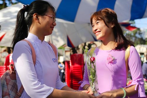 Chuyện ai cũng được giấy khen và nhận định học giỏi chỉ làm thuê