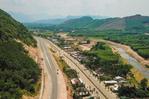 Cao tốc nối Đà Nẵng với Huế chưa thể thông xe vì dân cản trở thi công