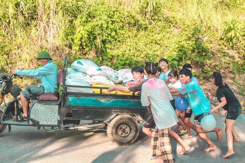 Bộ ảnh kỷ yếu do giáo viên chủ nhiệm chụp nhận nhiều lời khen