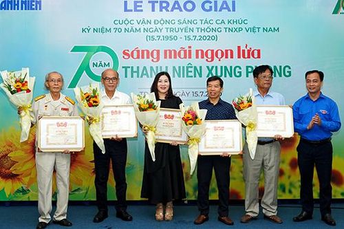 Trao giải ca khúc 70 năm thanh niên xung phong
