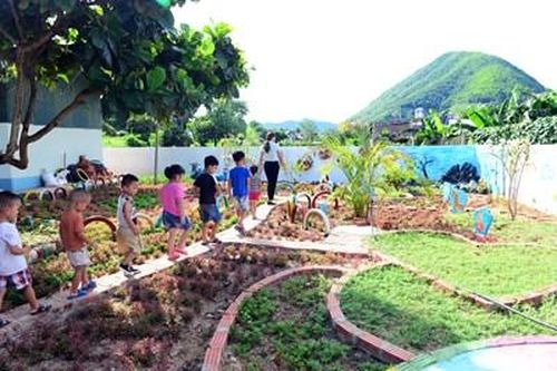 Mang sân chơi đến với trẻ em vùng biên