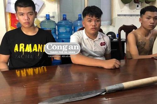 Cảnh sát nổ súng khống chế nhóm thanh niên đi chém nhau