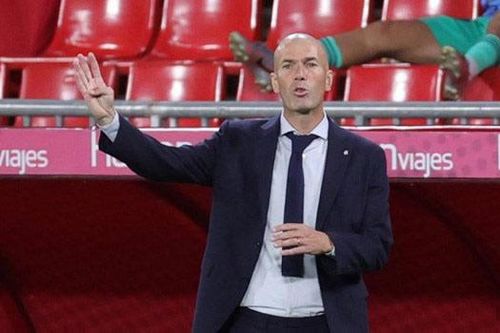 Real Madrid chạm một tay đến 'ngai vàng'