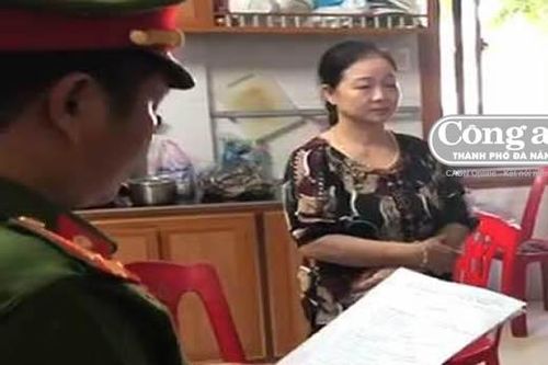 Khởi tố giám đốc buôn lậu