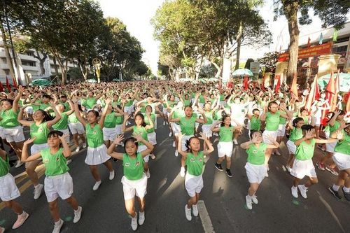 Hơn 2.100 học sinh tham gia thể dục đồng diễn