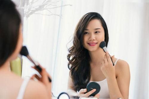 4 hóa mỹ phẩm gây hại thai nhi, mẹ thích trang điểm cũng cần tránh xa