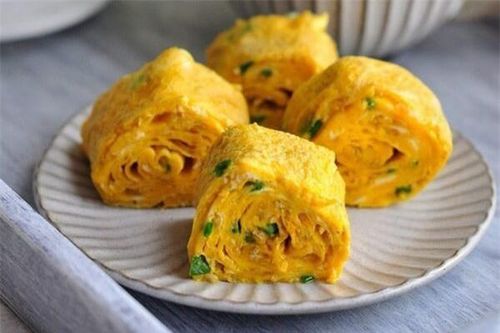 Rán trứng tưởng dễ nhưng nhiều người vẫn làm sai từ bước đầu tiên