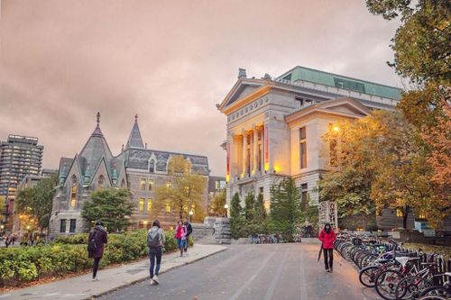 Canada sẽ tạo điều kiện cho sinh viên quốc tế có giấy phép làm việc sau khi tốt nghiệp