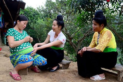 Cần tiếp tục duy trì đội ngũ nhân viên y tế và cô đỡ thôn, bản