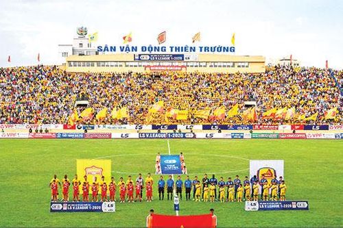 Khán đài V.League: 'Không cao nhưng cả thế giới ngước nhìn'!