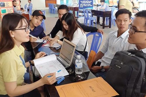 Cần tuyển hơn 3.000 lao động làm việc trong, ngoài nước