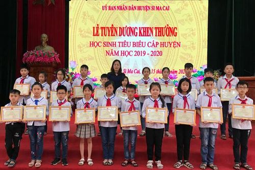 Si Ma Cai: Tuyên dương 144 học sinh tiêu biểu