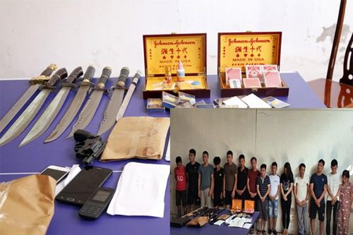 Triệt phá 'sới' bạc thu giữ súng và dao kiếm