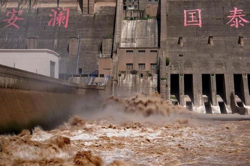 Thủy điện biểu tượng trên sông Hoàng Hà mở cửa xả lũ