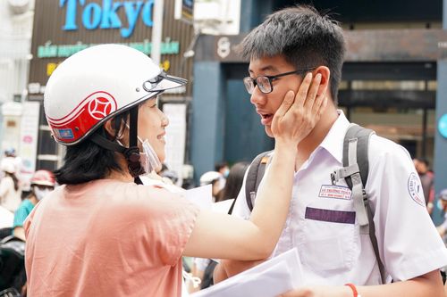 Đề Văn dễ, thí sinh dự đoán điểm thi cao