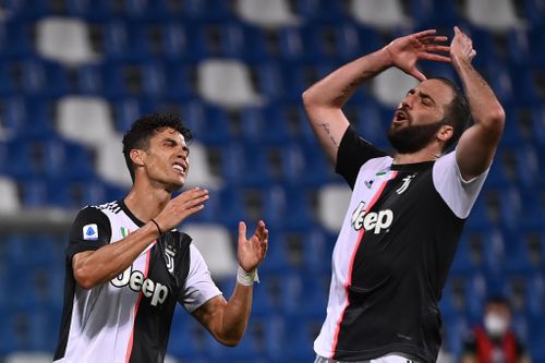 Ronaldo không cứu nổi Juventus hèn nhát