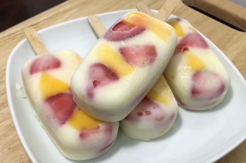 Tuyệt chiêu làm kem sữa chua hoa quả mát lạnh ngày hè
