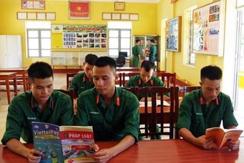 Cầu nối đưa pháp luật đến với quân nhân ở Lữ đoàn 202