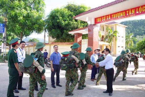 Hành quân dã ngoại làm công tác dân vận