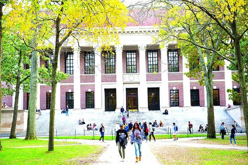 Mỹ hủy chính sách visa gây tranh cãi với du học sinh