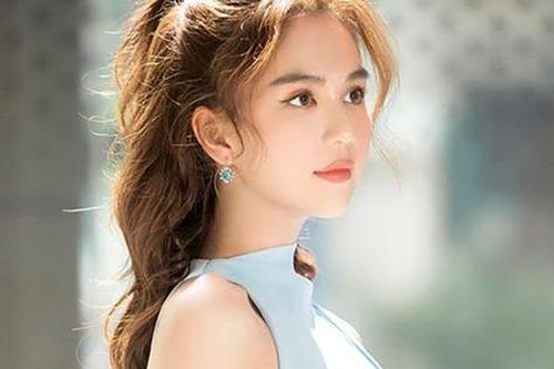 Nữ hoàng nội y Ngọc Trinh dọa kiện hàng xóm vì nghi bị quay lén