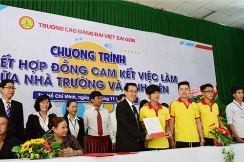 Trường đại học lo xây 'kho' việc làm cho sinh viên