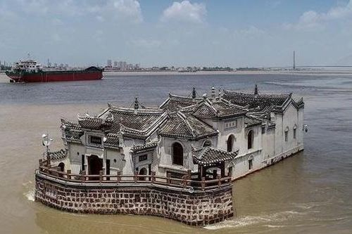 Trung Quốc: Chùa Quan Âm 700 năm tuổi nổi giữa sông Trường Giang bất chấp lũ lớn
